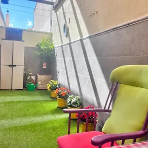  Habitación en casa particular Casa Ideal Familias Y Grupos Con Balcones Exterior Soleada Patios Cerca Alhambra, Sierra Nevada, Rio Genil, Lancha Del Genil, Parque Llano Y Reloj Del Sol Con Barbacoas, Campo De Futbol, Circuito Gimnasia